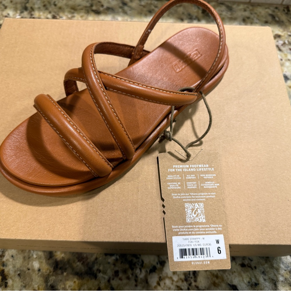 OluKai Tiare Leather Sandals
